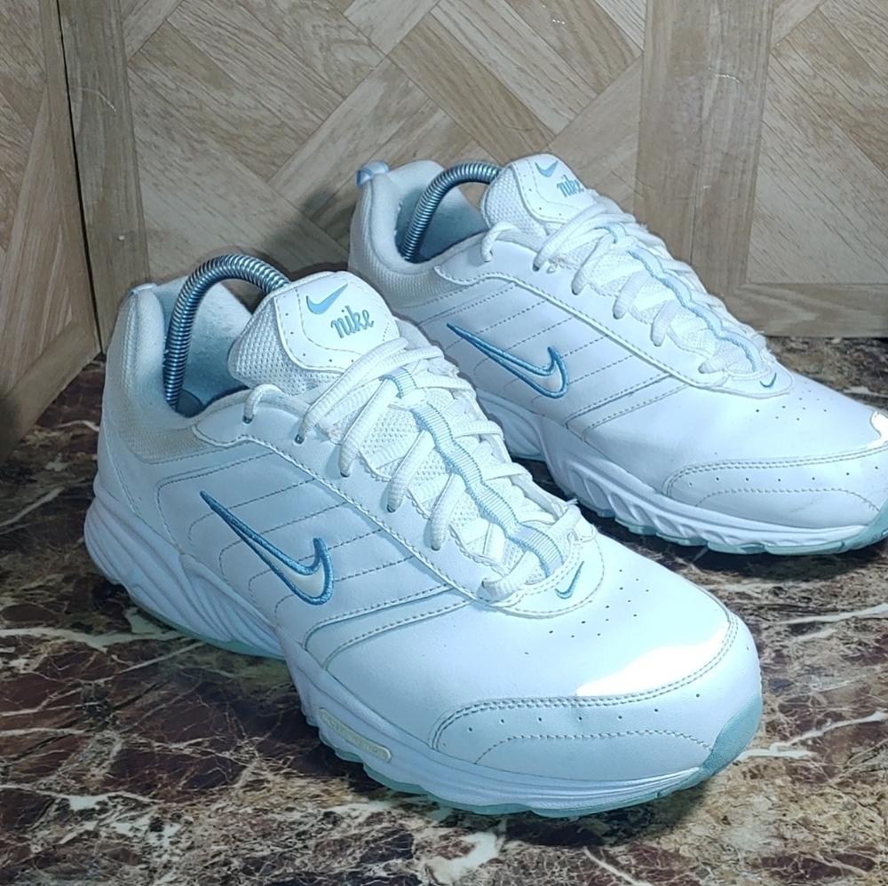 Nike women's rolling rail walking shoes size 11